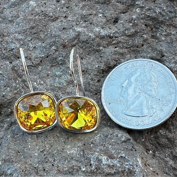 Handcrafted earrings with sparkly yellow Swarovski crystal - Picture 3 of 5